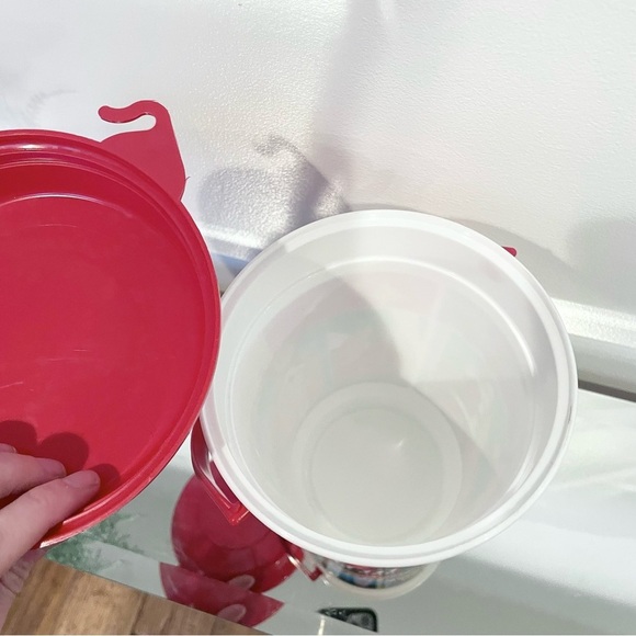 Radio City Rockettes Popcorn Bucket with lid - Picture 6 of 9